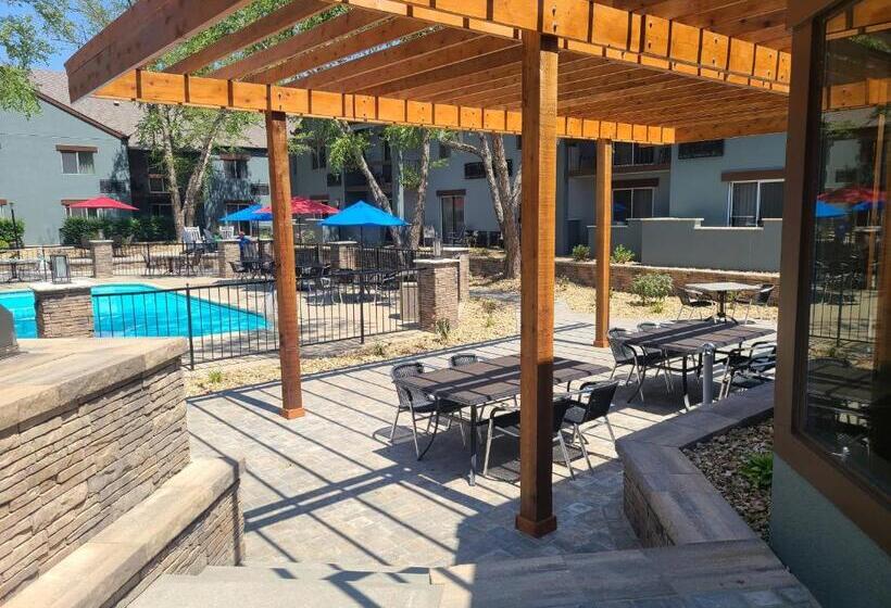 هتل Endeavor Inn & Suites, Trademark Collection By Wyndham