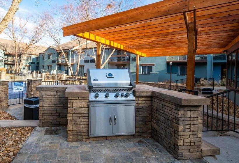 هتل Endeavor Inn & Suites, Trademark Collection By Wyndham