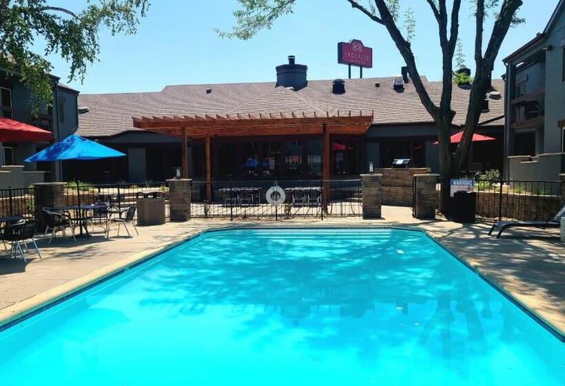 هتل Endeavor Inn & Suites, Trademark Collection By Wyndham