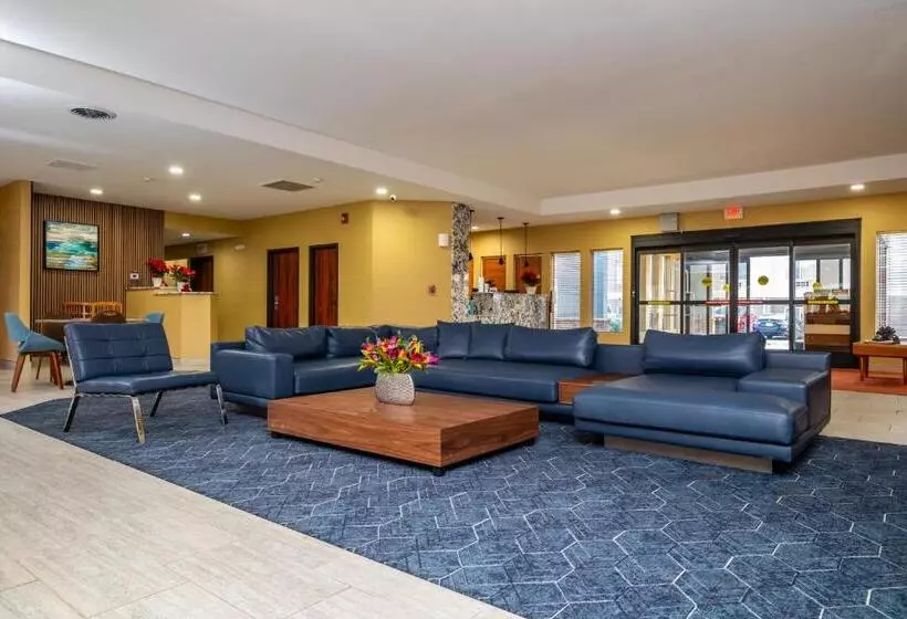 Отель Endeavor Inn & Suites, Trademark Collection By Wyndham