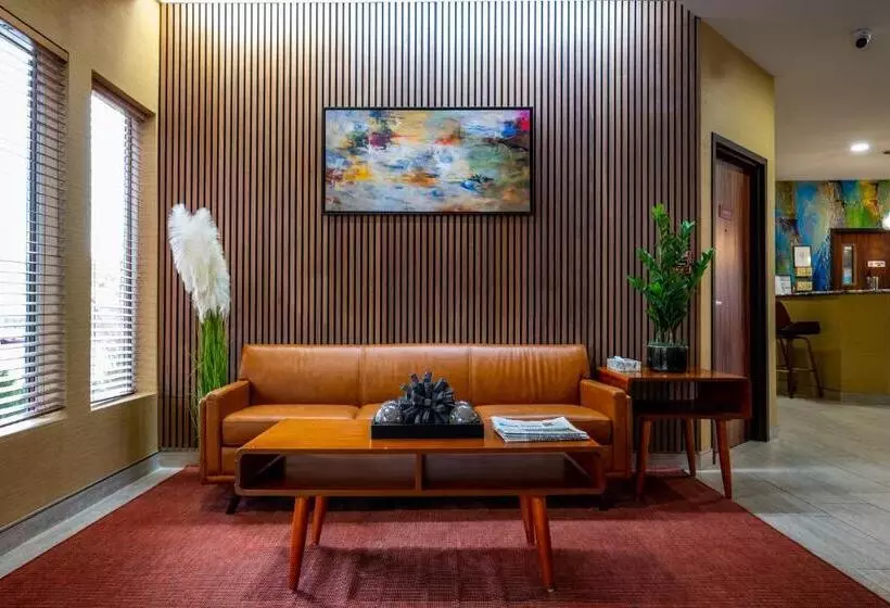 Отель Endeavor Inn & Suites, Trademark Collection By Wyndham