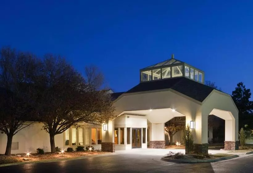 Отель Endeavor Inn & Suites, Trademark Collection By Wyndham