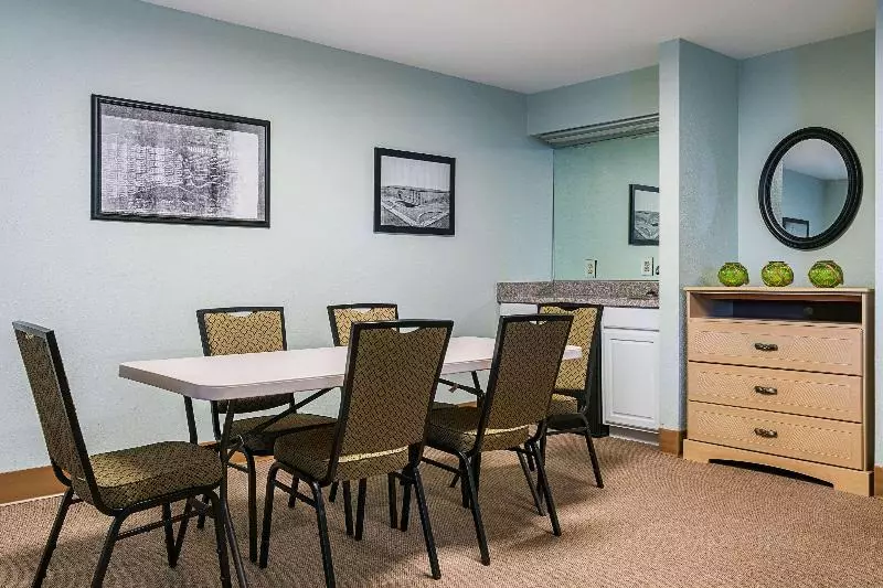 فندق Garnet Inn & Suites, Morehead City Near Atlantic Beach