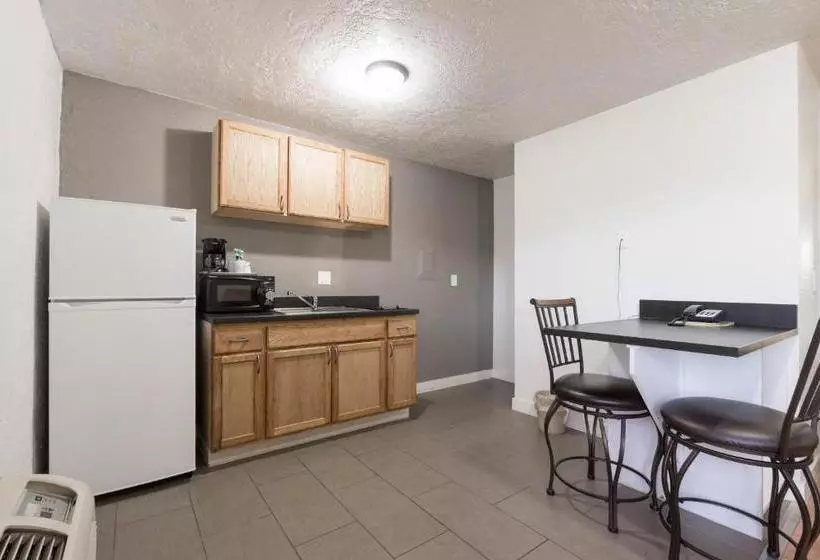 فندق Little Suites Provo Extended Stay