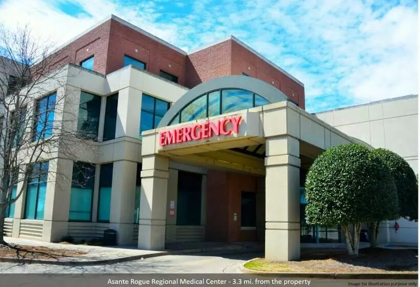 Hotel Medford OR North