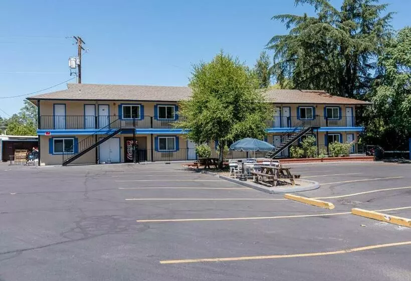 Hotel Medford OR North