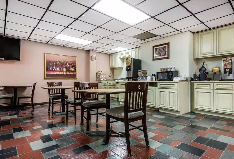 בית מלון כפרי Quality Inn & Suites Binghamton Vestal