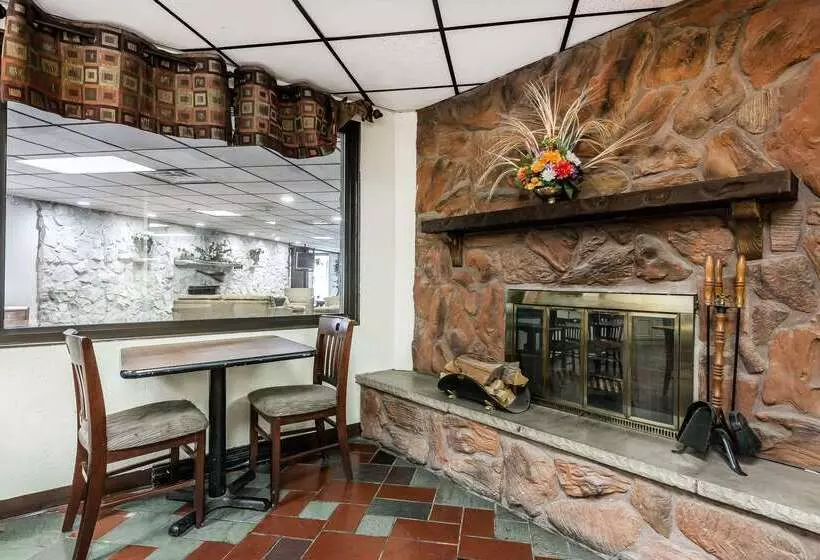 בית מלון כפרי Quality Inn & Suites Binghamton Vestal