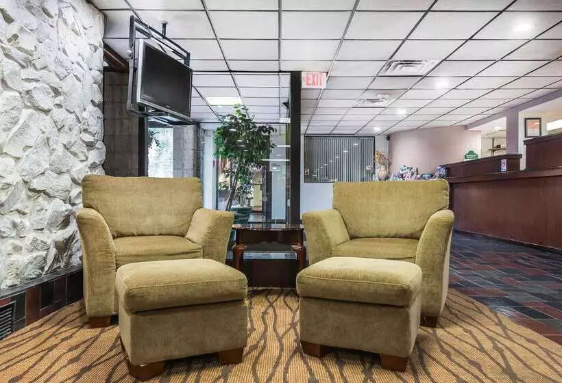 בית מלון כפרי Quality Inn & Suites Binghamton Vestal