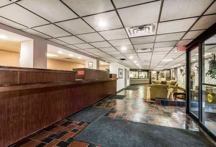 בית מלון כפרי Quality Inn & Suites Binghamton Vestal