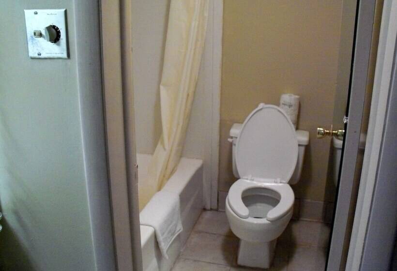 בית מלון כפרי Rodeway Inn