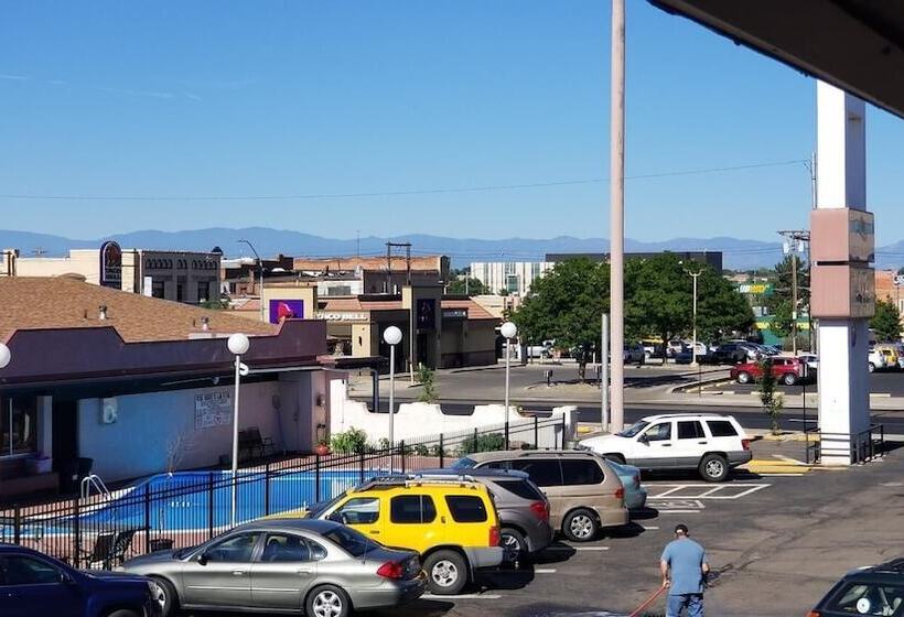هتل Santa Fe Inn Pueblo