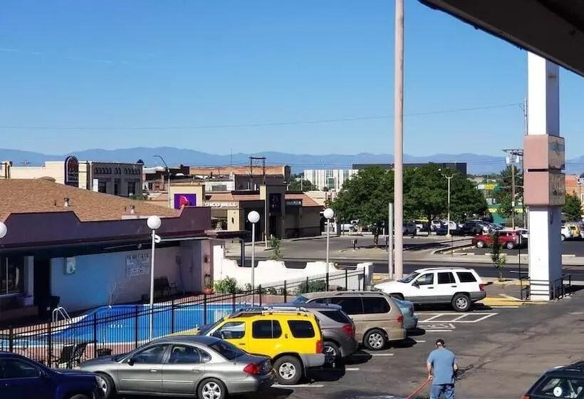 فندق Santa Fe Inn Pueblo