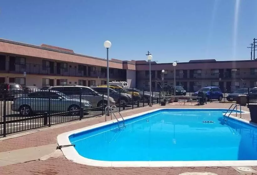 فندق Santa Fe Inn Pueblo