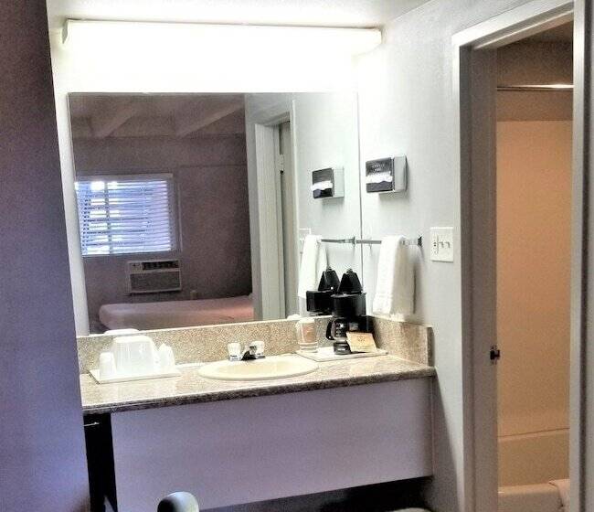 هتل Santa Fe Inn Pueblo