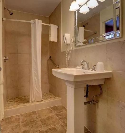 هتل Senator Inn & Spa