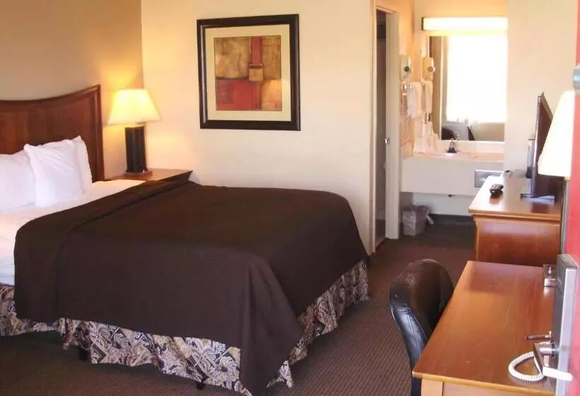 בית מלון כפרי Trade Winds Central Inn