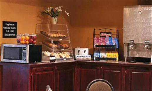 בית מלון כפרי Trade Winds Central Inn