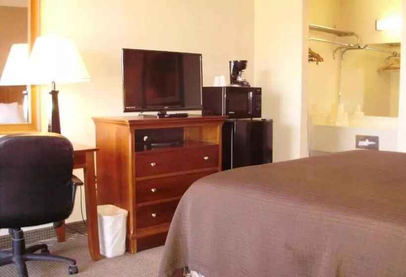 בית מלון כפרי Trade Winds Central Inn