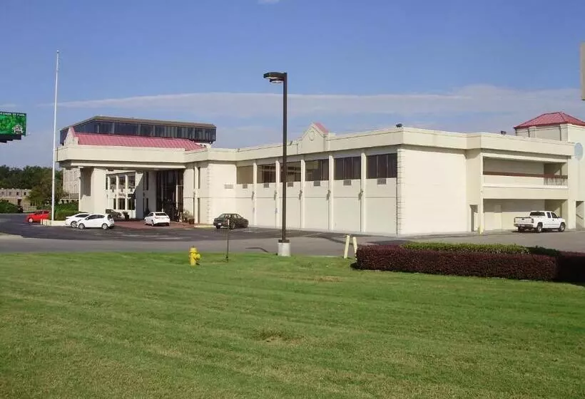 בית מלון כפרי Trade Winds Central Inn