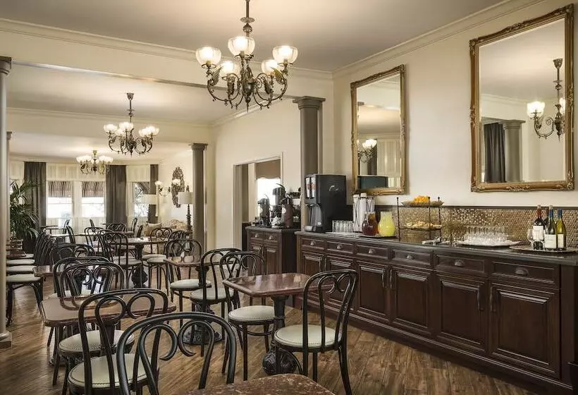 فندق Victorian Inn