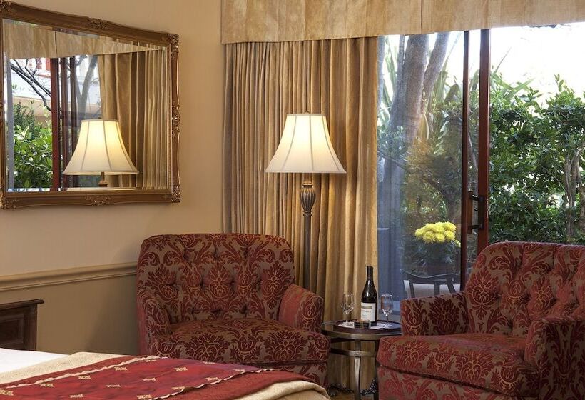 هتل Victorian Inn