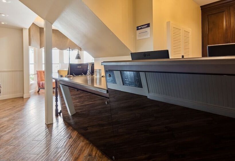 هتل Victorian Inn