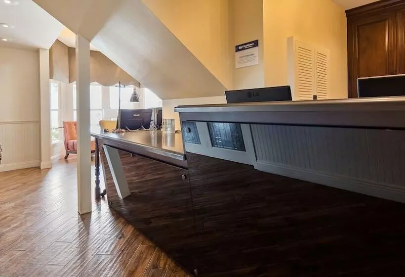 فندق Victorian Inn