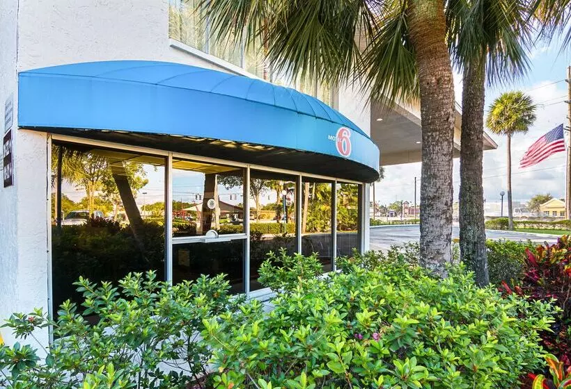 Motel 6 Tampa, Fl   Fairgrounds