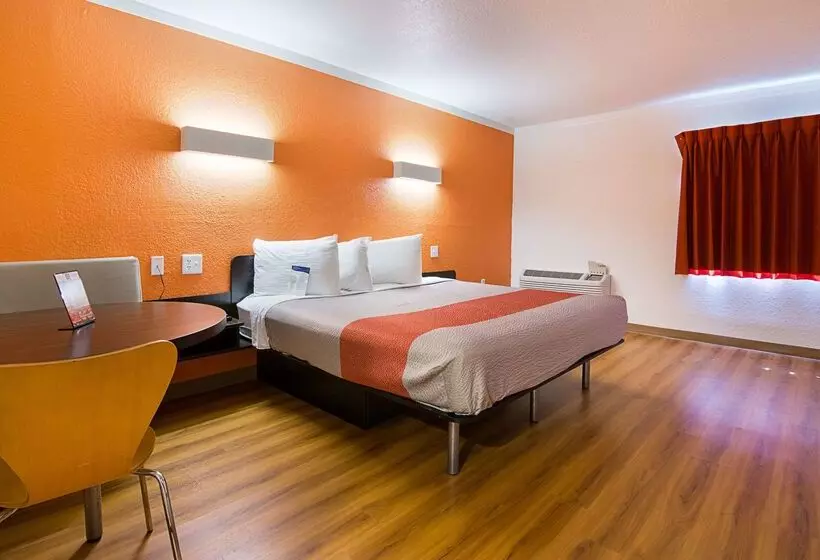 Motel 6 Tampa, Fl   Fairgrounds