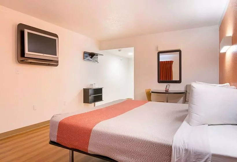 Motel 6 Tampa, Fl   Fairgrounds