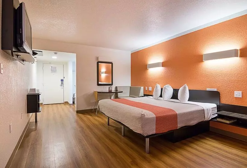 Motel 6 Tampa, Fl   Fairgrounds