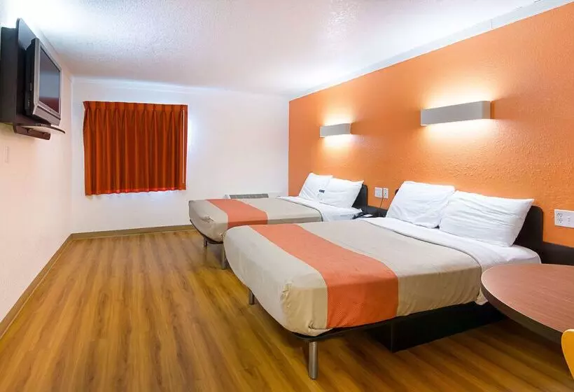 Motel 6 Tampa, Fl   Fairgrounds