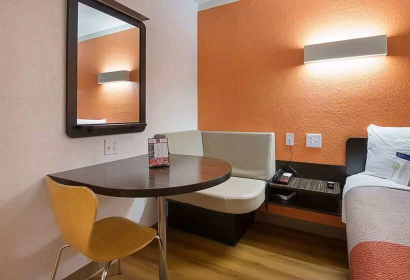 Motel 6 Tampa, Fl   Fairgrounds