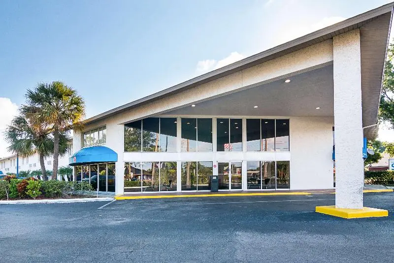 Motel 6 Tampa, Fl   Fairgrounds