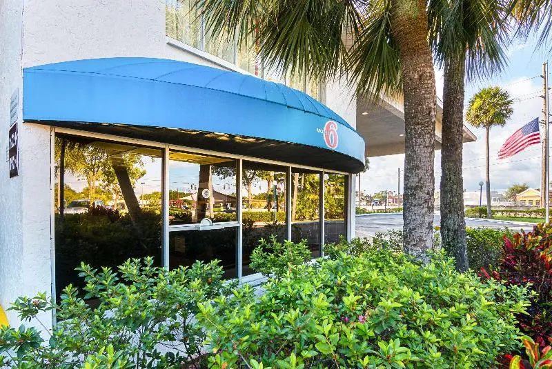 Motel 6 Tampa, Fl   Fairgrounds