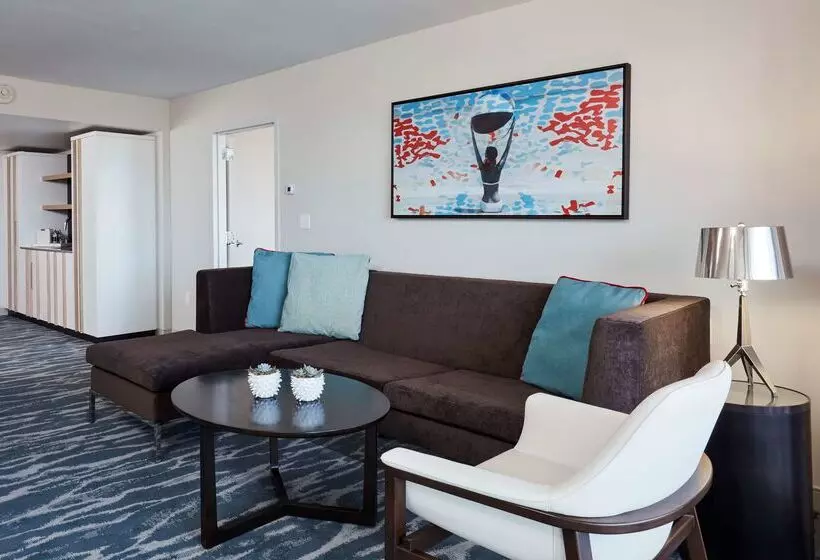 Waterstone Resort & Marina Boca Raton, Curio Collection By Hilton