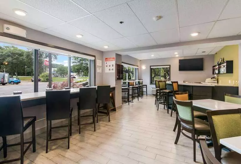 Hotel Clarion Pointe Jamestown  Falconer