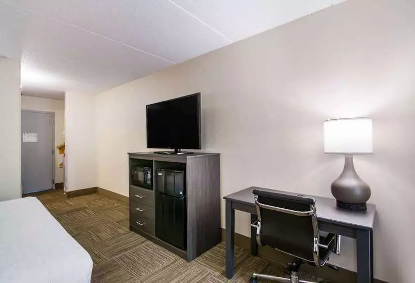 Hotel Clarion Pointe Jamestown  Falconer