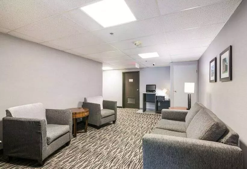 Hotel Clarion Pointe Jamestown  Falconer