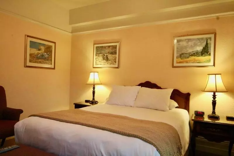 Cornell Hotel De France