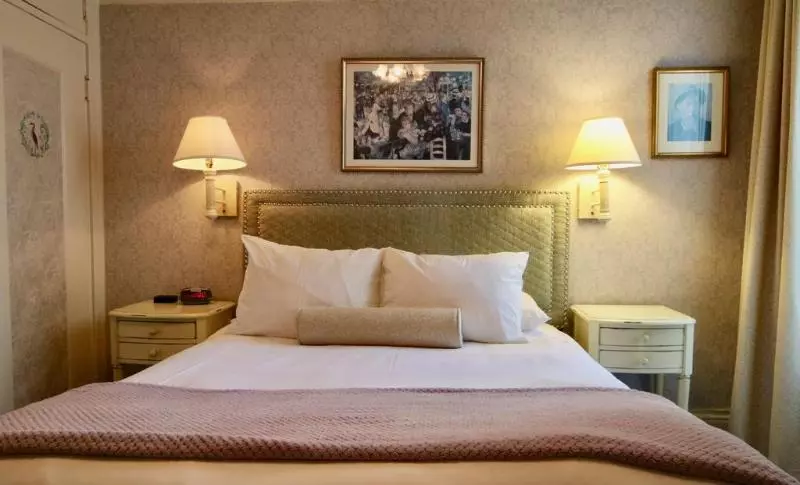 Cornell Hotel De France