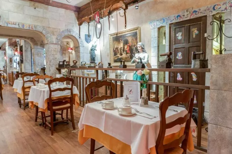 Cornell Hotel De France