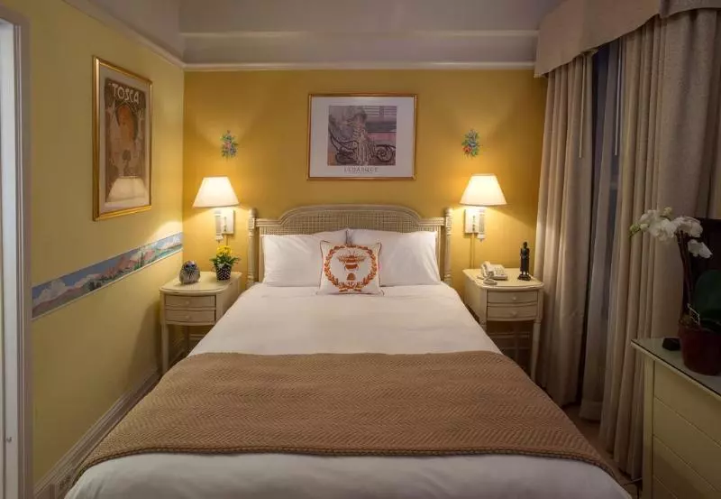 Cornell Hotel De France