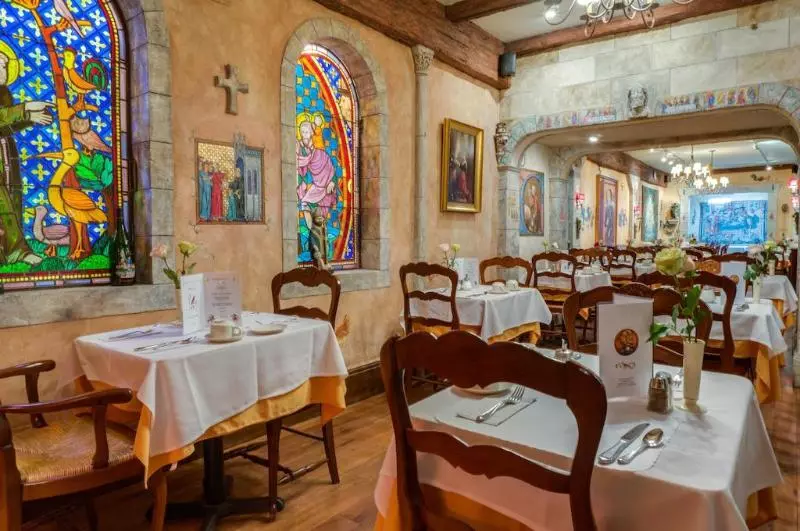 Cornell Hotel De France