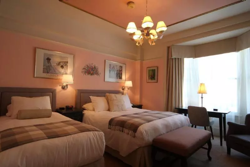 Cornell Hotel De France