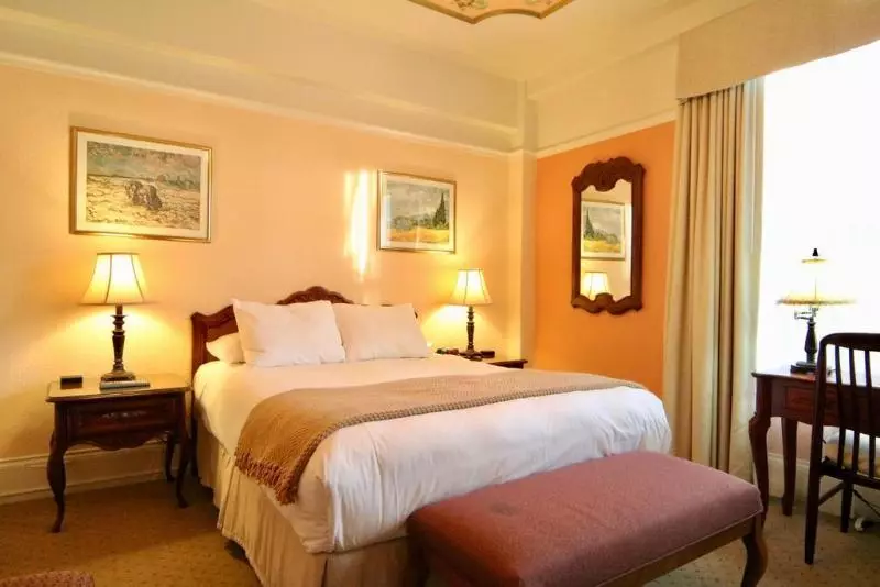 Cornell Hotel De France