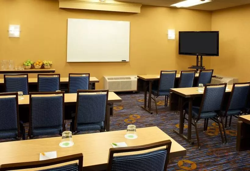 בית מלון כפרי Courtyard Columbus Worthington