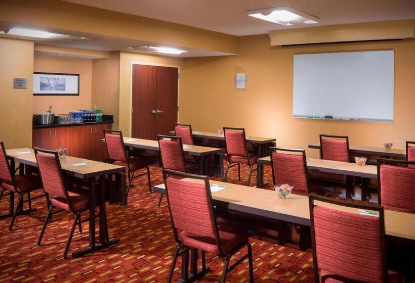 هتل Courtyard Melbourne West