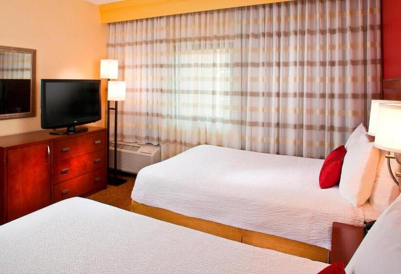 هتل Courtyard Melbourne West